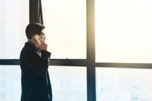 髪の年齢を若見えさせるカラーリタッチの方法は？
