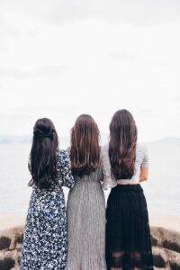 髪の年齢を感じさせない若見えパーマスタイルとは？