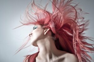 髪年齢を若見えさせるためのヘアブラシの選び方は？