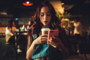 髪年齢を若返るためのヘアミスト利用法は？