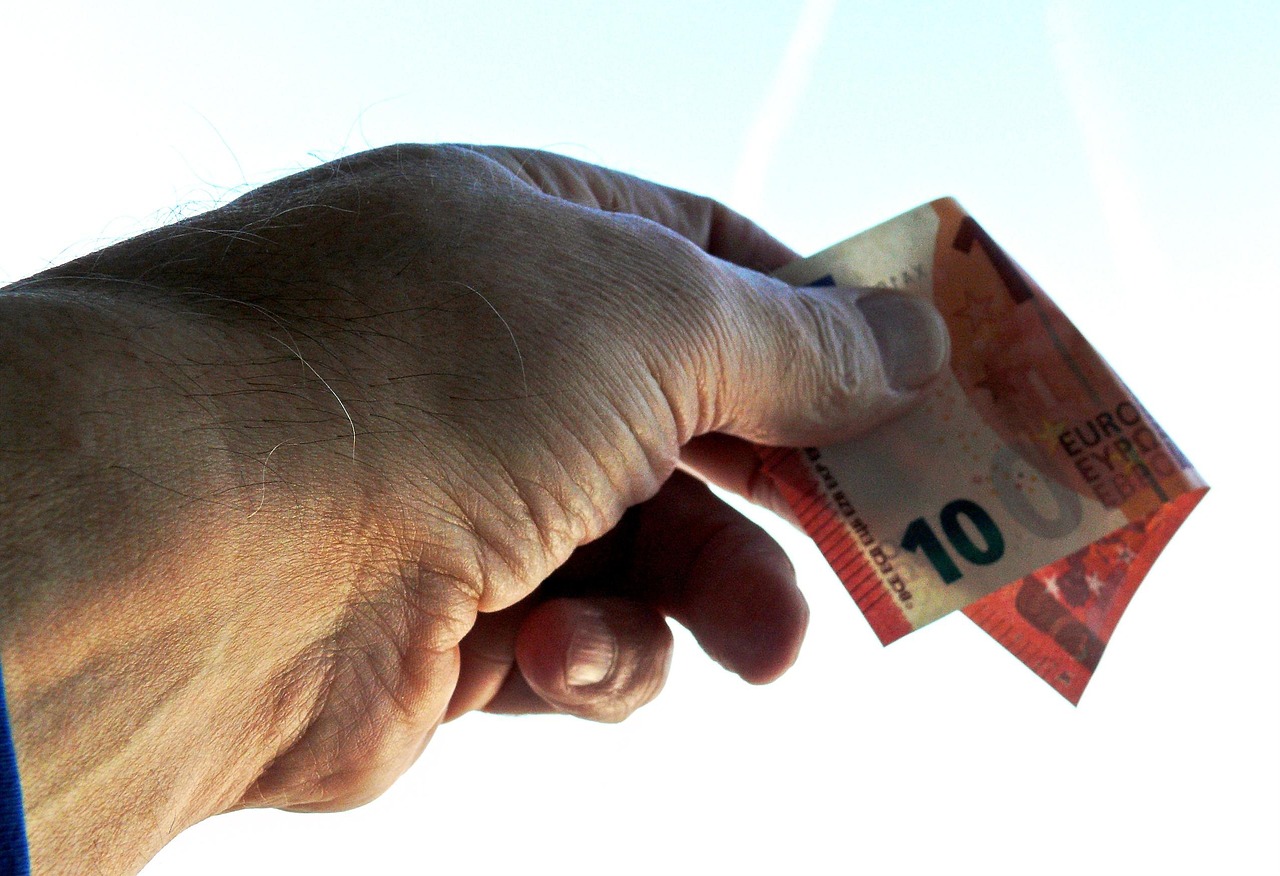 髪の年齢を10歳若返りさせる方法は？