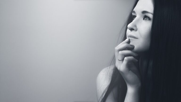 髪年齢を若返りさせる美容室トリートメントの効果とは？